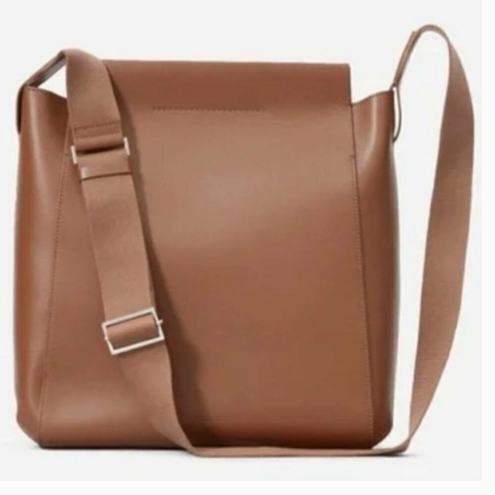 Everlane The Form Shoulder Bag